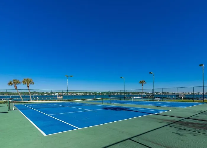Apartment Surf & Racquet 201b