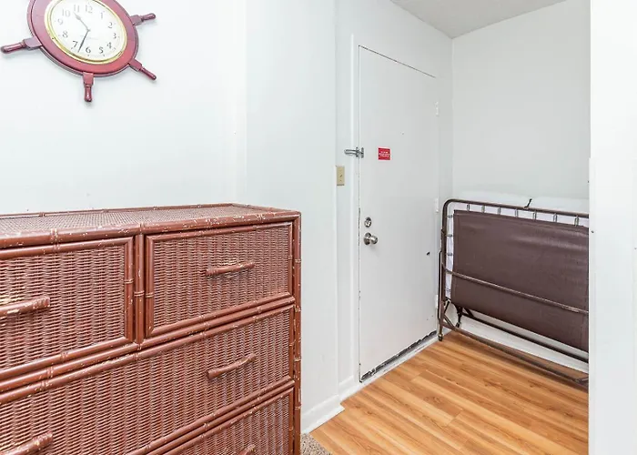 Surf & Racquet 201b Apartment