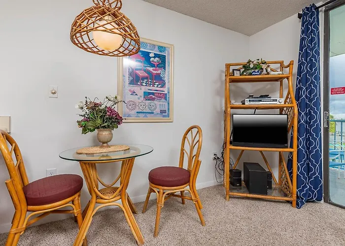 Surf & Racquet 201b Apartment *