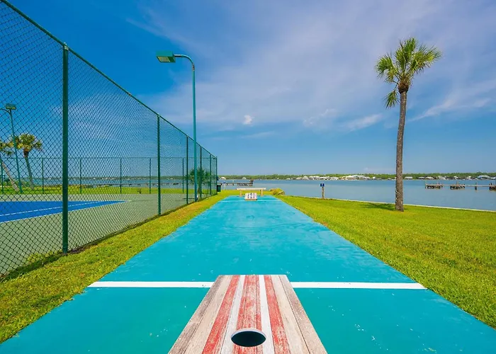 Apartment Surf & Racquet 201b